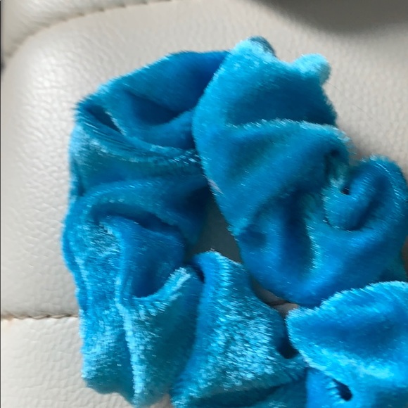 SET OF 5 SCRUNCHIES- choose your colors - Picture 2 of 6